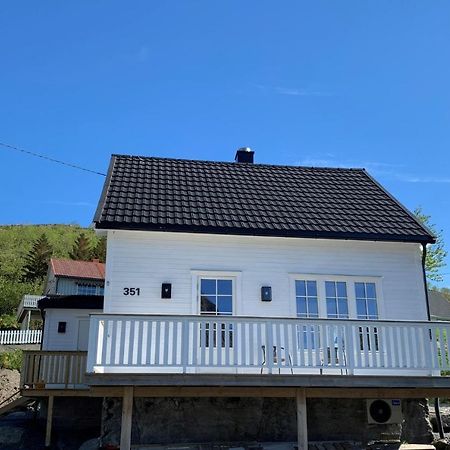 Koselig Nyrestaurert Hus Med Flott Utsikt! Villa Reine Exterior foto