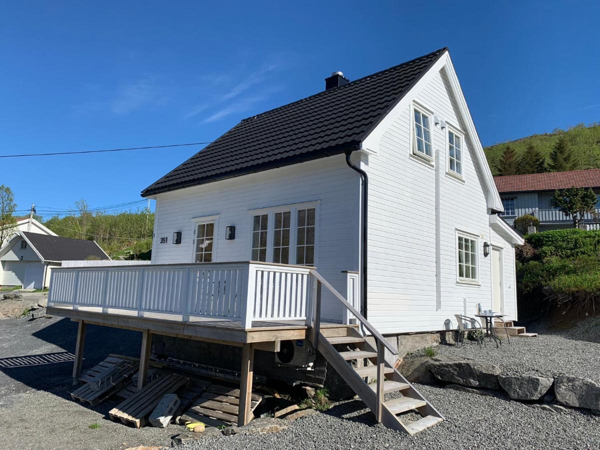 Koselig Nyrestaurert Hus Med Flott Utsikt! Villa Reine Exterior foto